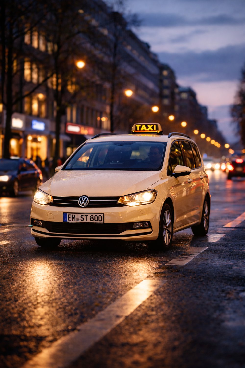 Taxi Stern Fahrzeug in Emmendingen bei Nacht